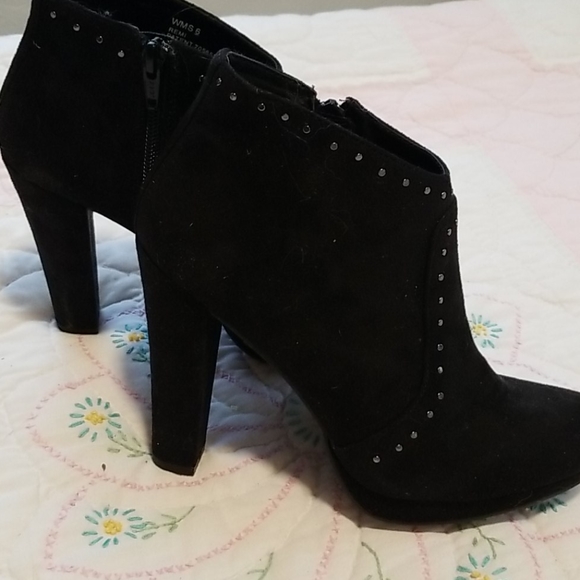 Report black vegan suede 4 inch zip booties.  Sz 6 - Picture 1 of 7